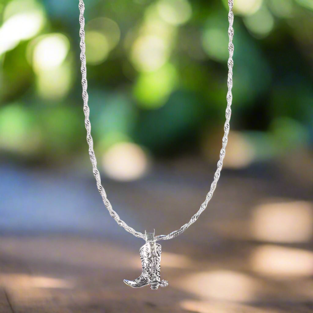 🤍 Cowboy Boot Necklace: Silver